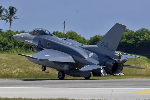首批2架F-16V來了！中午降落台東基地　空軍：將依計畫接裝換訓