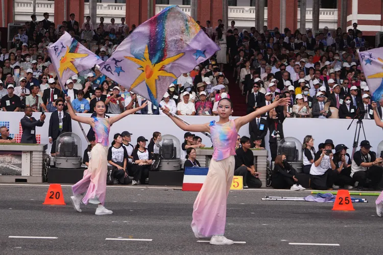 台中市曉明女中管旗隊演出。莊宗達、彭欣偉攝