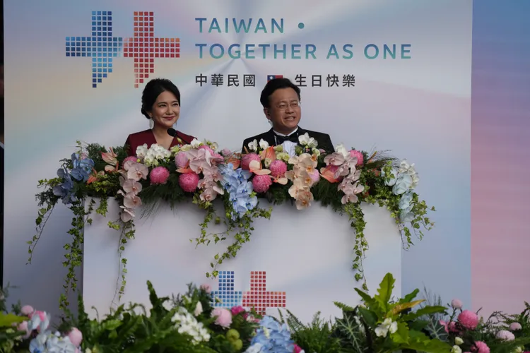 國慶大會由中視主播哈遠儀（左）與氣象主播戴立綱（右）搭檔主持。莊宗達、彭欣偉攝