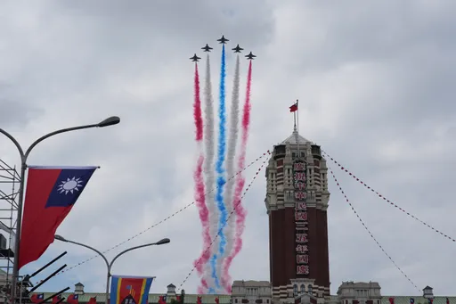 圖輯｜國慶大會陸空表演一次看！雷虎3色彩煙壓軸　完美畫下句點