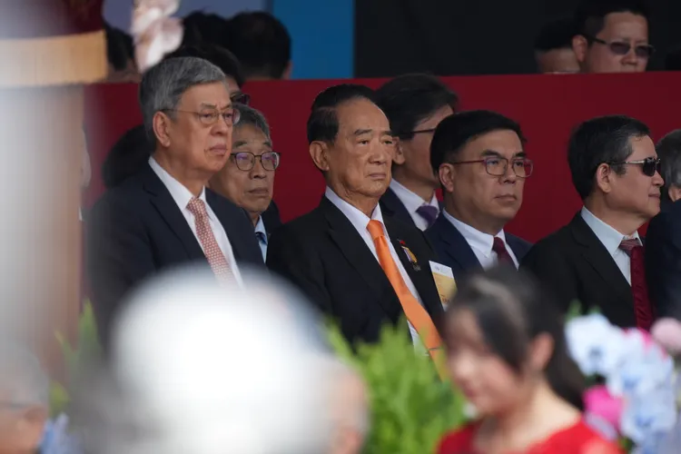 中研院院長陳建仁、親民黨主席宋楚瑜出席觀禮。莊宗達、彭欣偉攝