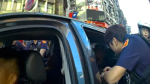 桃警攔查未打方向燈小客車揪出5失聯移工　駕駛還是詐欺通緝犯