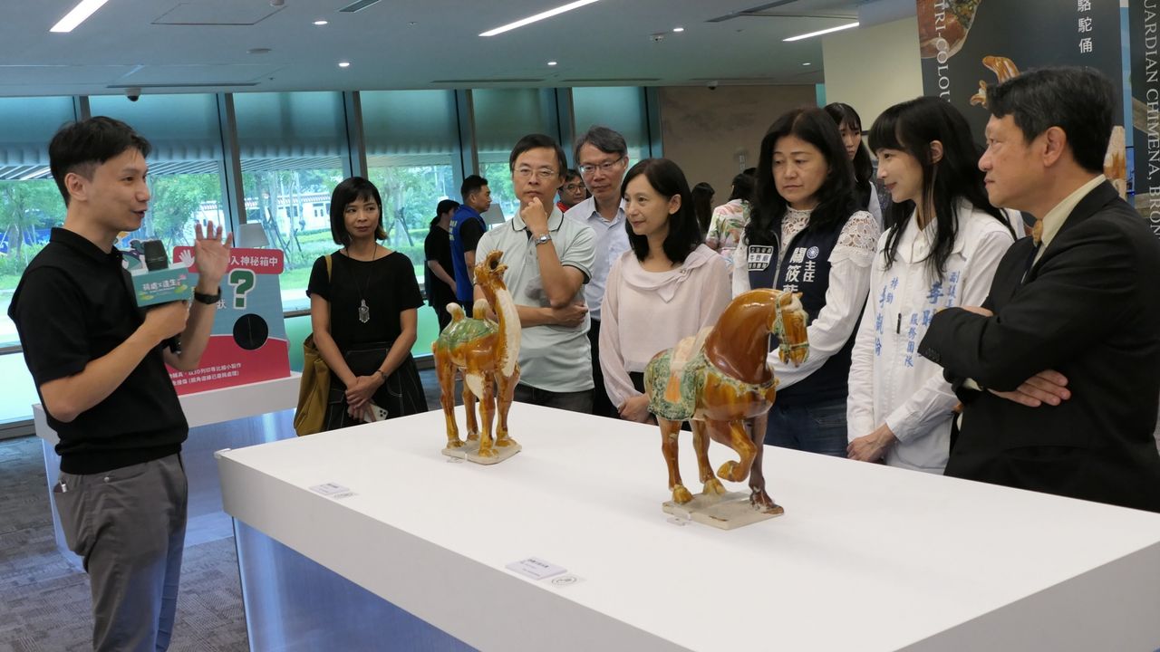 桃市圖攜手史博館展國寶 「荷處又逢生」看見文物、藝術與土地記憶