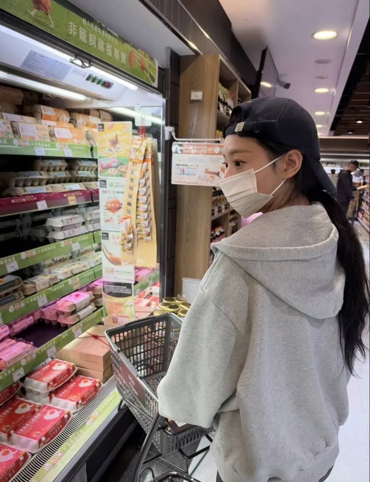 金娜妍颱風天衝超市囤糧。翻攝金娜妍Threads