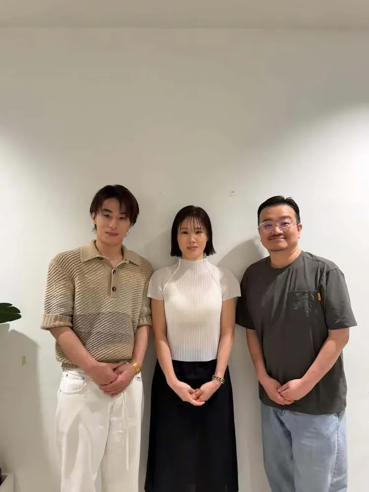 李玉燮（中）今年6月大方力挺具教煥（左），出席他主演、延尚昊執導的《屍速禁區》的影廳活動，當時已是老婆身分。翻攝SHOWBOX IG
