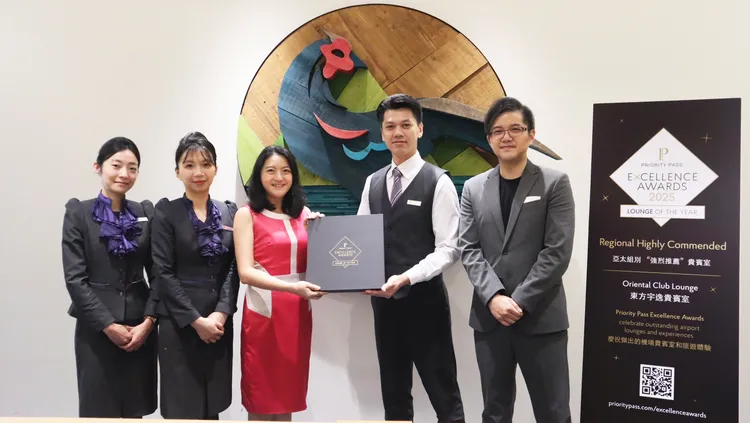 桃園機場東方宇逸貴賓室連續兩年榮獲 Priority Pass「亞太區強烈推薦貴賓室獎」，圖為2025年獲獎照片。業者提供