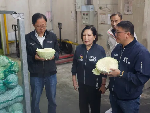 張善政視察蔬菜倉儲　備妥90公噸蔬菜因應