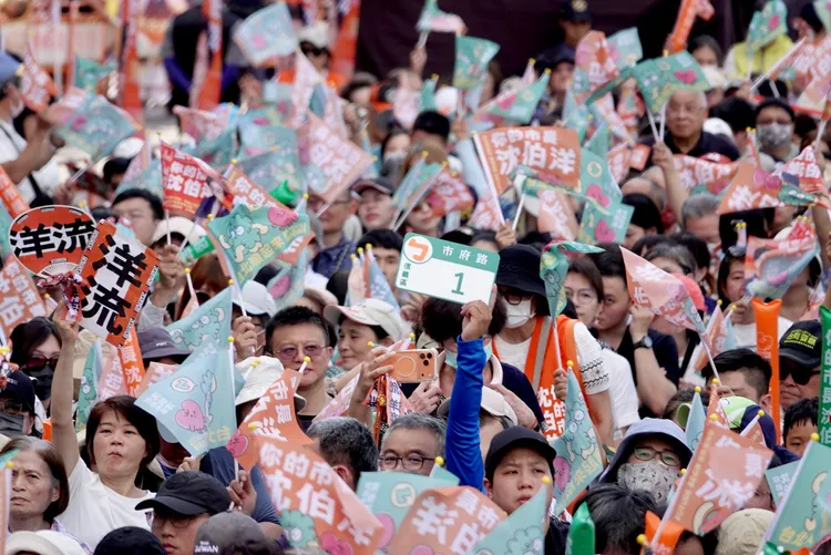 沈伯洋今成立競選總部，現場擠滿支持者。莊宗達攝