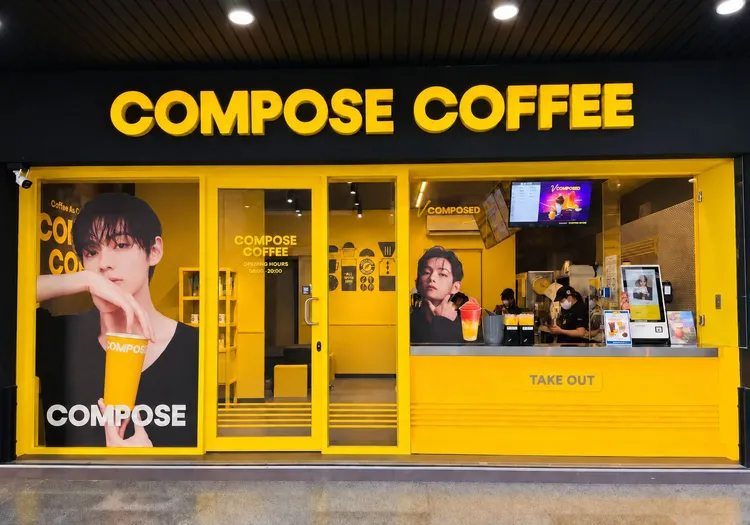 台北凱撒大飯店攜手韓國人氣咖啡品牌COMPOSE COFFEE信陽門市，提供入住旅客第二杯半價優惠券。粉絲入住期間即可就近享用韓系飲品，延續在台北的韓系追星日常。台北凱撒大飯店提供