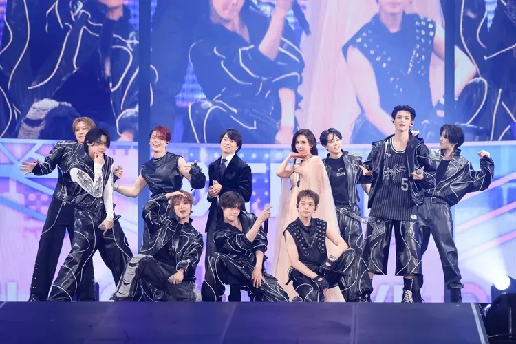 林志玲25日與&TEAM與櫻井翔合作唱跳舞台。©️MUSIC EXPO LIVE 2026實行委員會提供