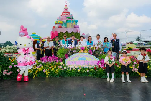 任內最後1次花毯節　盧秀燕偕三麗鷗明星打造「甜點王國」