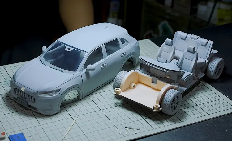 這具1:18 ZR-V e:HEV模型歷時約半年製作，從車身比例、雨刷方向到輪胎胎紋都經過反覆比對。業者提供