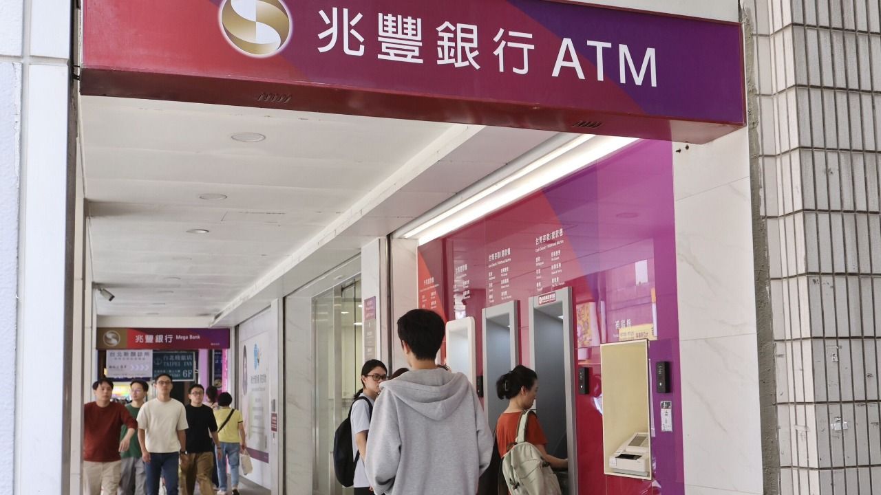 跟進軍公教 公股行庫明年調薪上看4%