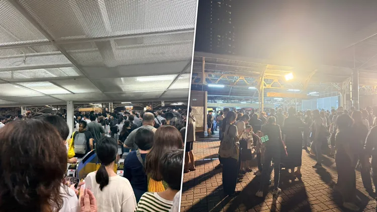 不少民眾湧入台南車站要見證台南鐵路地下化的歷史時刻。讀者提供