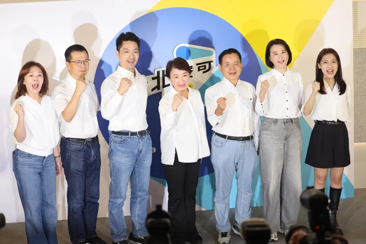 競選總部由五位立委共同擔任副主委，羅智強兼任總幹事、徐巧芯兼任執行總幹事、賴士葆兼任政策總幹事、李彥秀兼任組織總幹事，王鴻薇則兼任議題總幹事。記者李俊毅攝