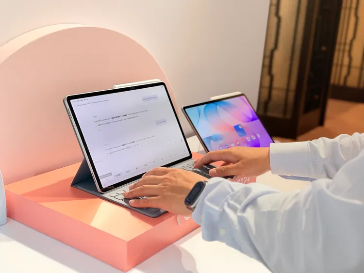 Gemini Notebook可把多份筆記、圖片與錄音整合至單一工作區，協助生成摘要、Podcast或互動測驗。趙筱文攝
