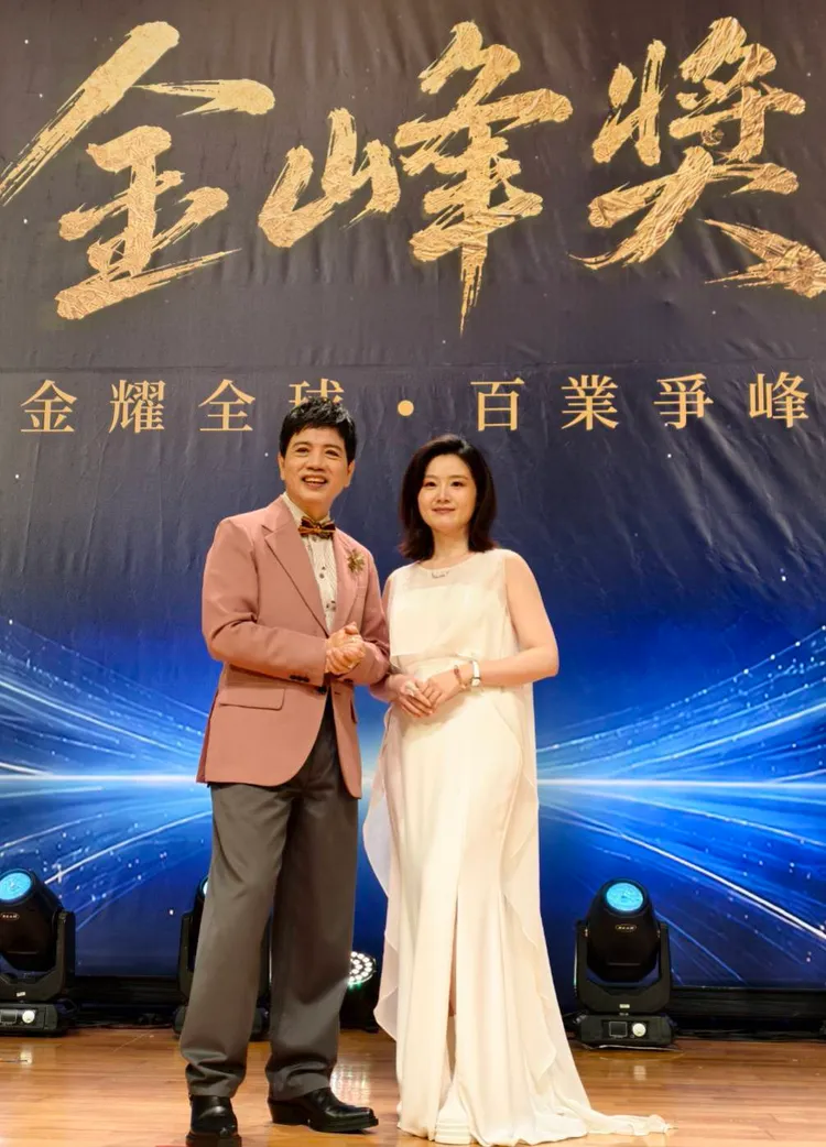 陳凱倫（左）再與楊小黎搭檔主持，吐露多年來心境轉變。陳凱倫提供