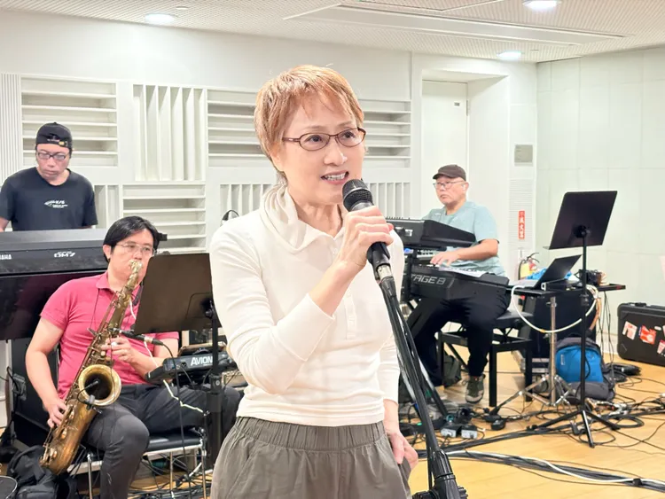 72歲的玉女始祖尤雅提前備戰演唱會。全球音樂經紀提供