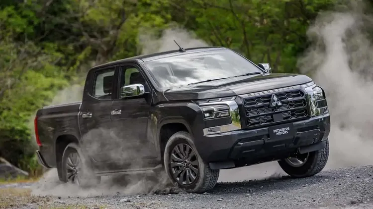 Mitsubishi Triton四輪驅動車型搭載Super Select 4WD-II系統，提供不同路面與駕駛情境的驅動模式選擇；Honda版本是否沿用相同配置，目前尚未確認。原廠照片