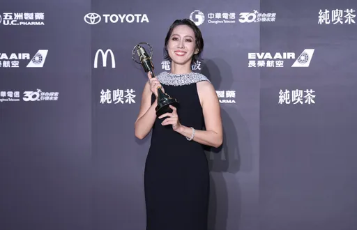 金鐘獎｜張詩盈首奪金鐘淚崩！媽媽重度昏迷4年　心碎告白：希望她為自己活