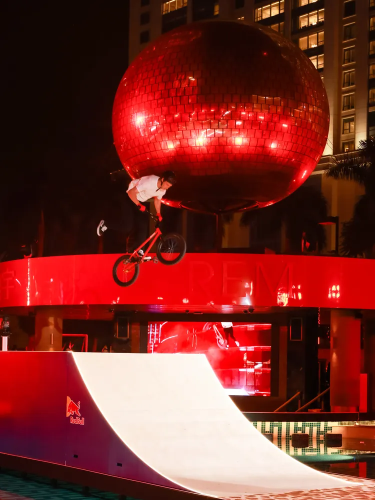 紅牛簽約職業自由式小輪車(BMX Freestyle)運動員為現場注入澎湃動感。業者提供