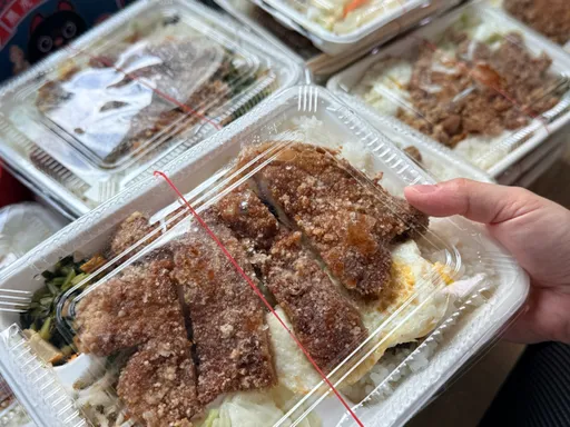 素食鬼故事？葷素便當「裝同一袋」不能吃　老闆遭客訴傻眼