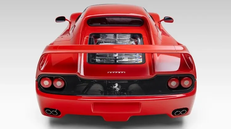 F50搭載源自Ferrari F1賽車技術的4.7升自然進氣V12引擎，最大馬力513hp，純粹的機械駕馭體驗成為近年收藏家追捧的重要原因。圖／Broad Arrow Auctions