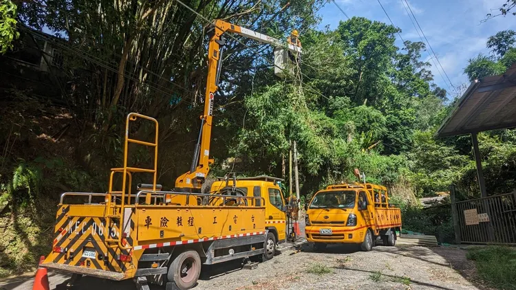 台電超前部署整合人力及設備資源，加強各項防颱線路整備與巡視。台電提供