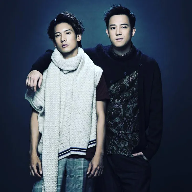 張致恒（右）與關智斌曾組男團「BOYZ」。翻攝stevencheung IG