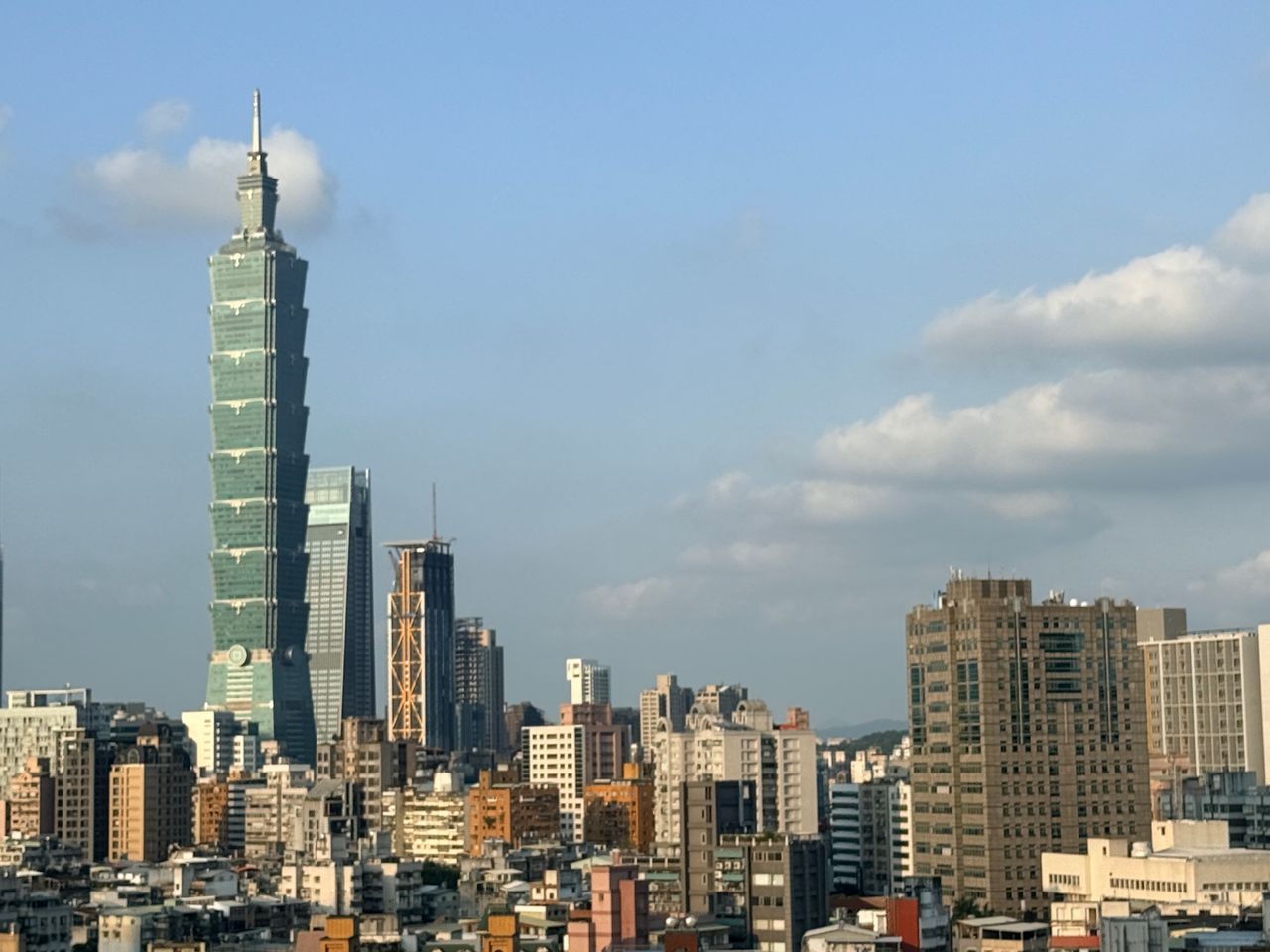 「購買房地產時機」10月略降 台經院看好營建業未來半年景氣