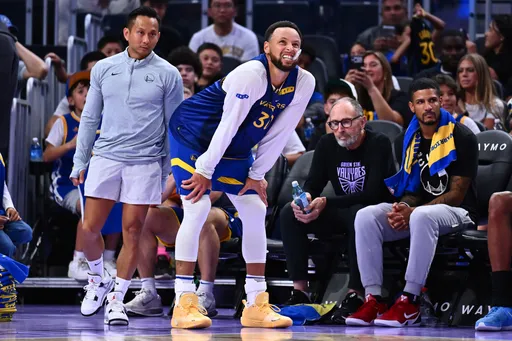 NBA開幕在即柯瑞驚傳受傷！痛苦跛腳退場嚇壞勇士