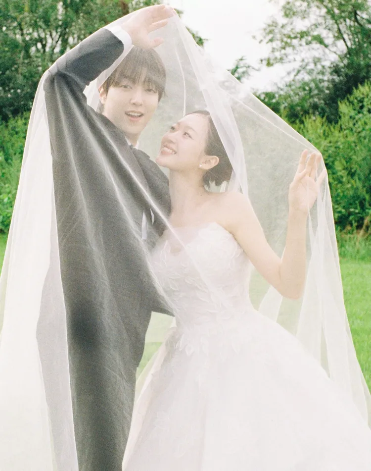 李有鎮（左）、車慶恩今分享多張唯美婚紗，11月14日舉行婚禮。翻攝李有鎮IG