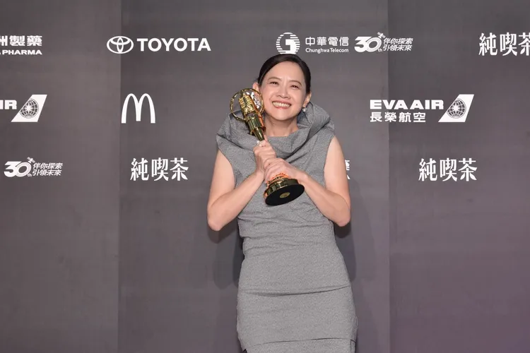 曾寶儀自嘲，當過金鐘主持人後，最大的毛病就是會不自覺地「自宮」台上的發言時間。翻攝曾寶儀臉書
