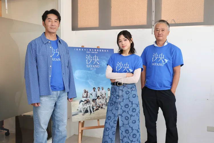 李李仁（左起）、湯詠絮和湯湘竹合作《沙央》。莊宗達攝