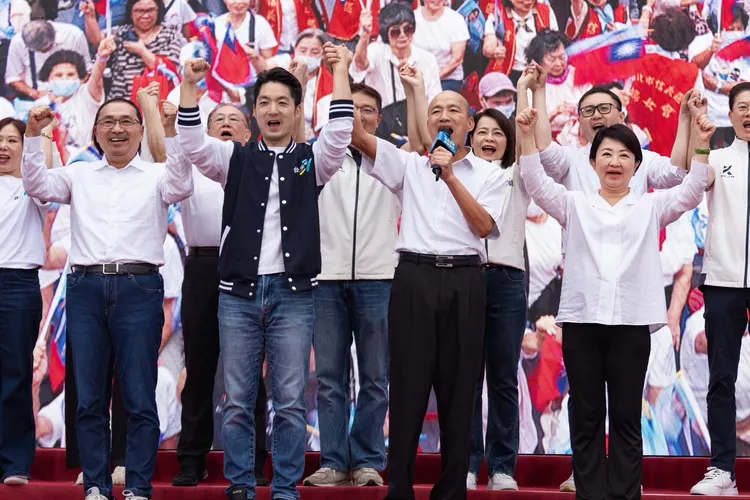 蔣萬安競總成立大會。左起新北市長侯友宜、台北市長蔣萬安、台中市長盧秀燕、立法院長韓國瑜。蔣萬安競總提供
