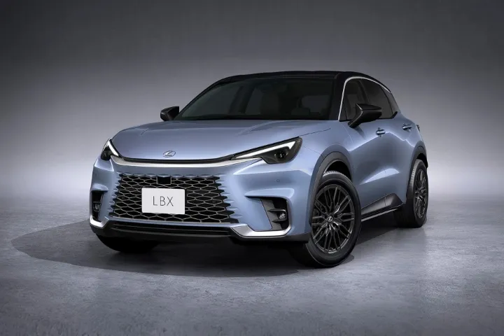 Lexus將LBX帶往德國紐柏林賽道測試，藉由複雜路況調整懸吊及轉向反應，尋求舒適與操控之間的平衡。原廠照片