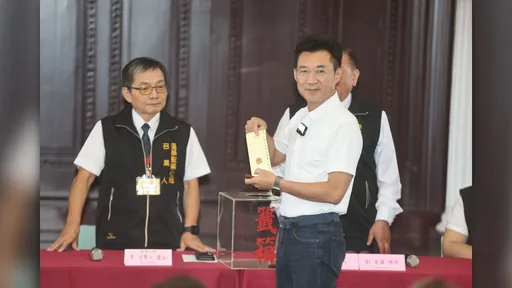 台中市長候選人號次出爐！何欣純抽籤王1號　江啟臣抽3號「跟盧市長一樣」