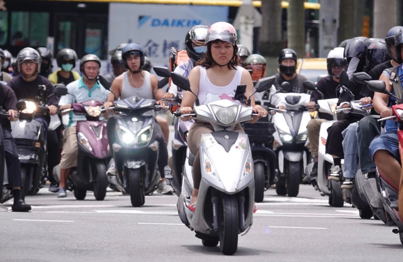 131萬人注意!今早10點直播抽機車、iPhone 交通零違規幸運兒出爐