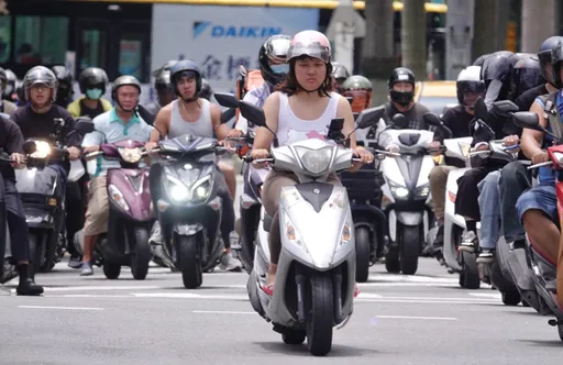 131萬人注意！今早10點直播抽機車、iPhone　交通零違規幸運兒出爐
