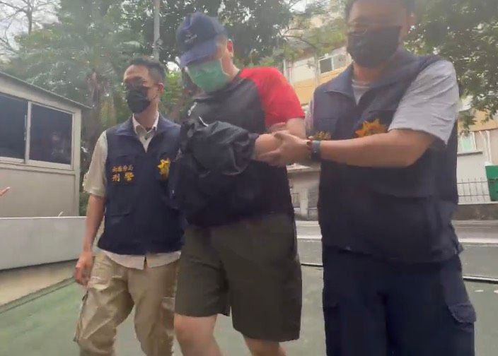北市南港警涉與業者勾結經營線上博奕 遭自家人移送北檢!狼狽畫面曝