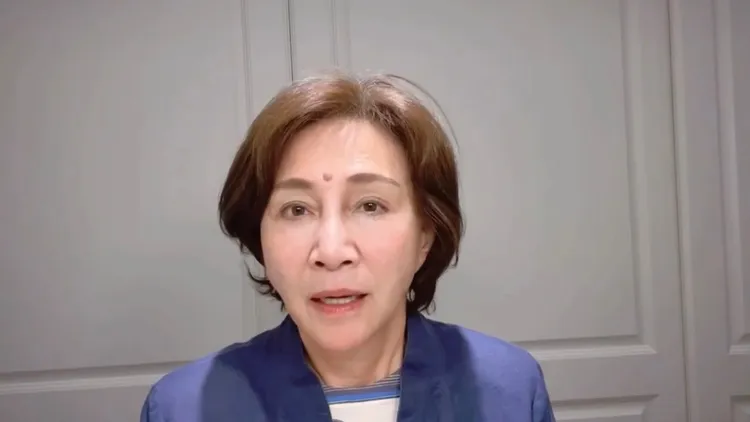 面對爭議，黃馨慧昨天深夜錄製影片說明。服務處提供