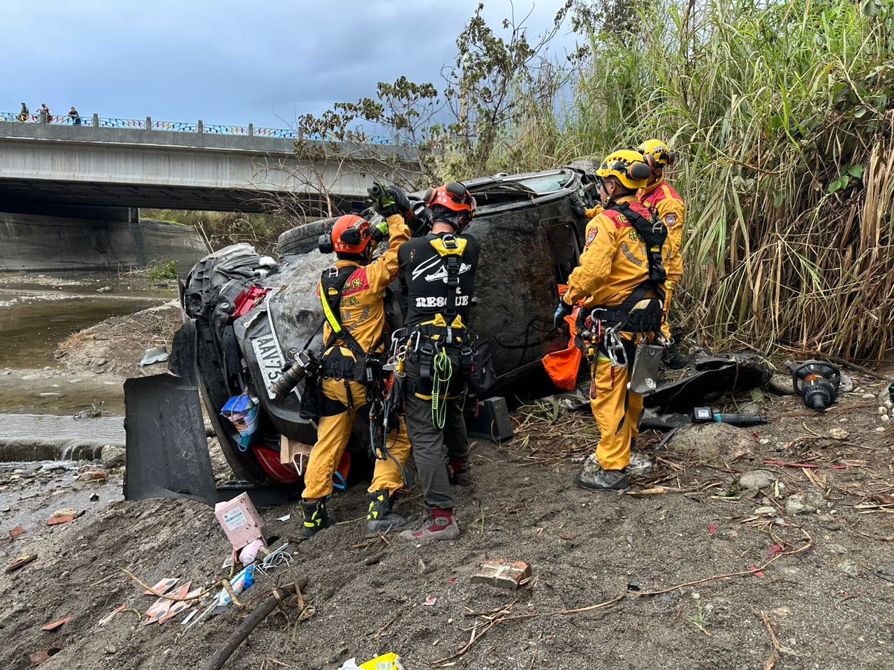 震驚! 花蓮「阿美麻糬」董事長余國基駕車撞護欄墜橋亡