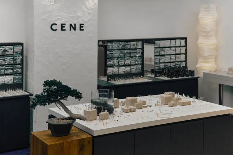 CENE攜手vacanza打造店中店。品牌提供