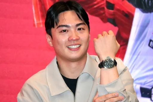 一支手錶讓王彥程哭了！宋家豪30萬大禮藏7年兄弟情