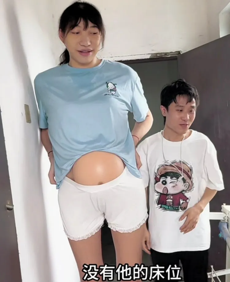去年小玥曬孕肚，被質疑是假肚子。翻攝抖音