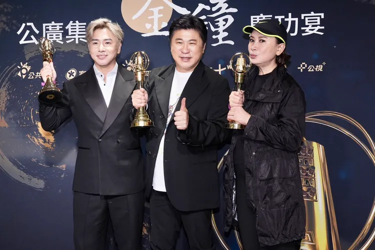 歐漢聲（左起）、胡瓜、陳亞蘭合體主持的《週末最強大》成功抱回「綜藝節目獎」。攝影中心攝