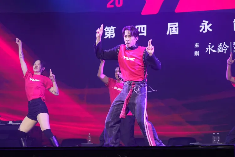 陳漢典帶來非常精彩舞蹈。攝影中心攝