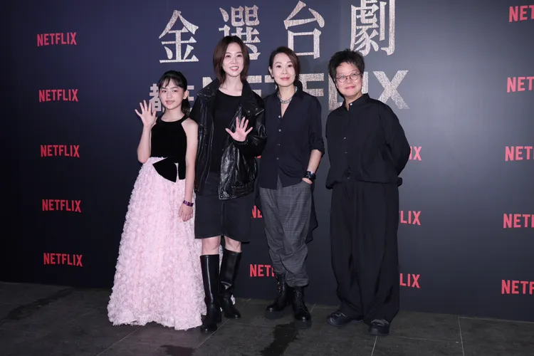 （左起）顏語瑢、謝盈萱、劉若英、製作人李耀華。攝影中心攝