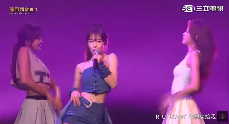 李多慧現在在大巨蛋為球賽中場表演。翻攝自金鐘獎YT