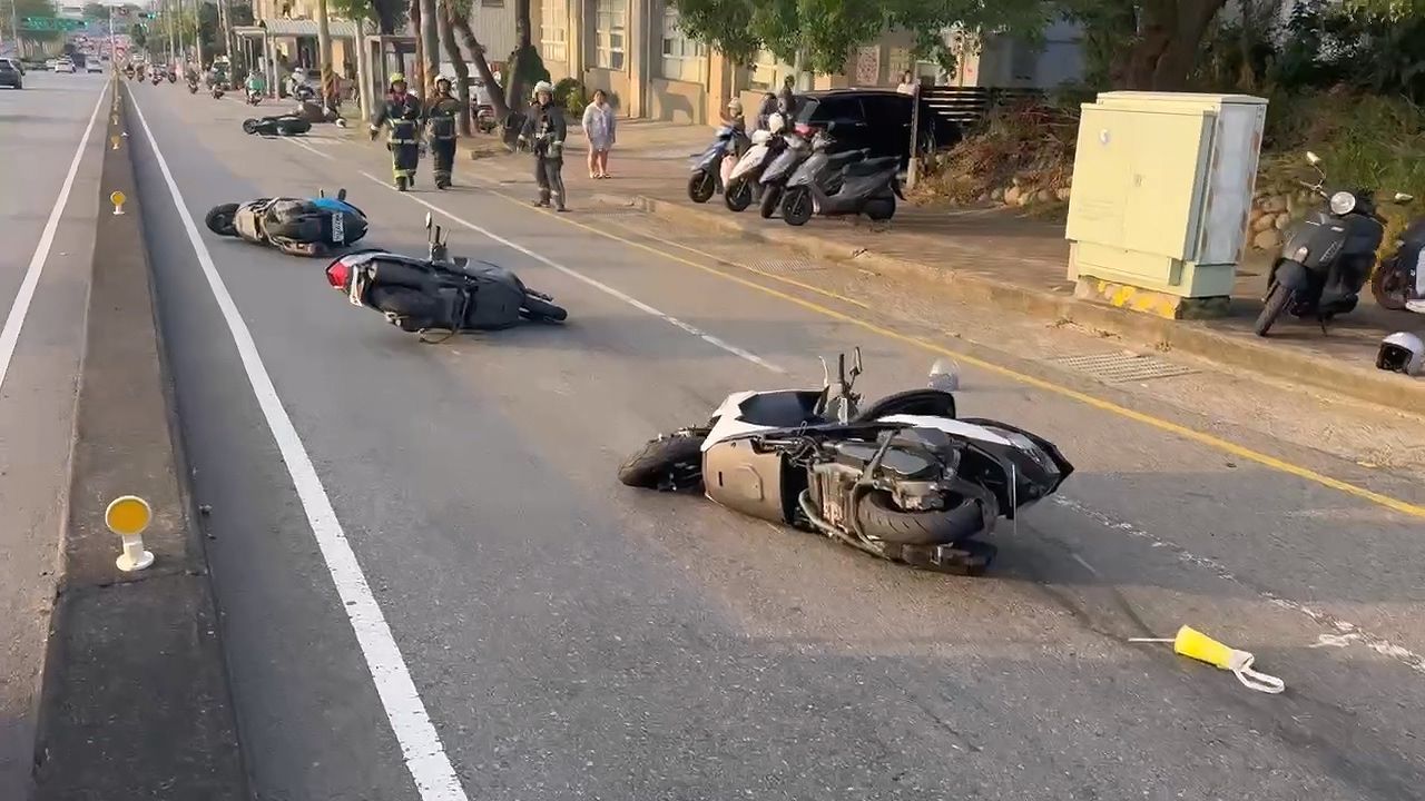 台中台灣大道5機車追撞 6人受傷送醫全是女性